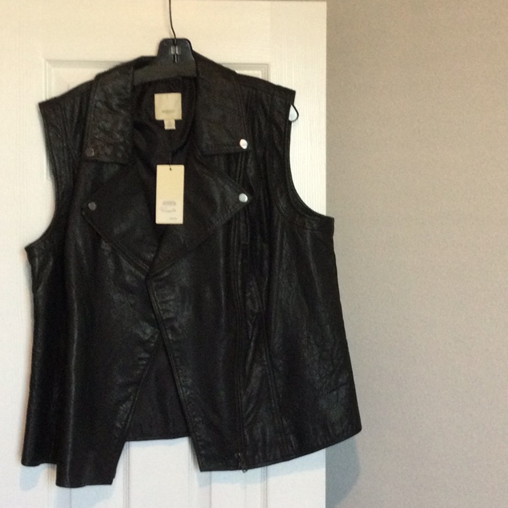 Black leather vest zip front. Fitted style. 100% polyester lining.
